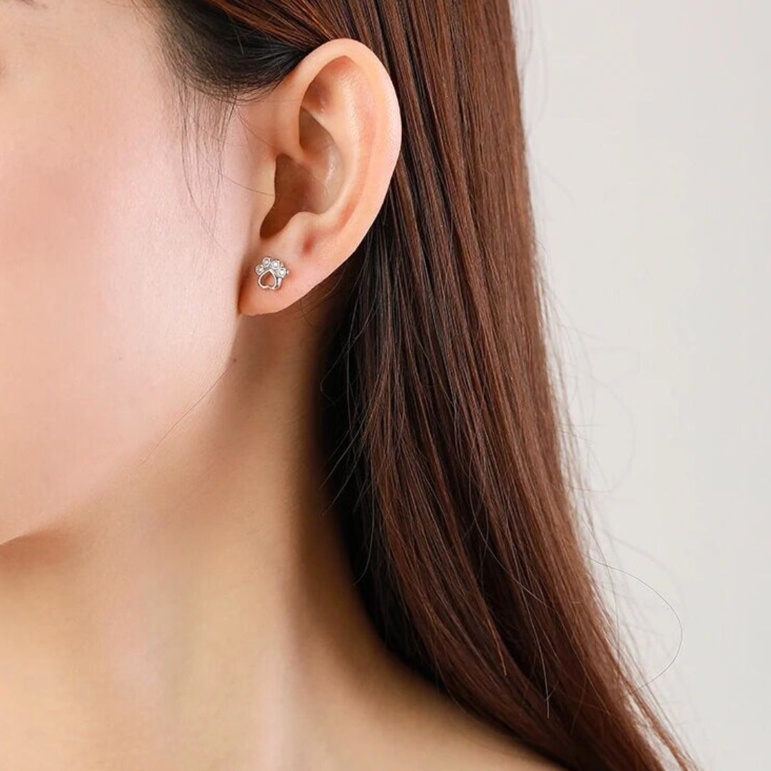 Orecchini a forma di zampa realizzati in argento 925 con zirconia