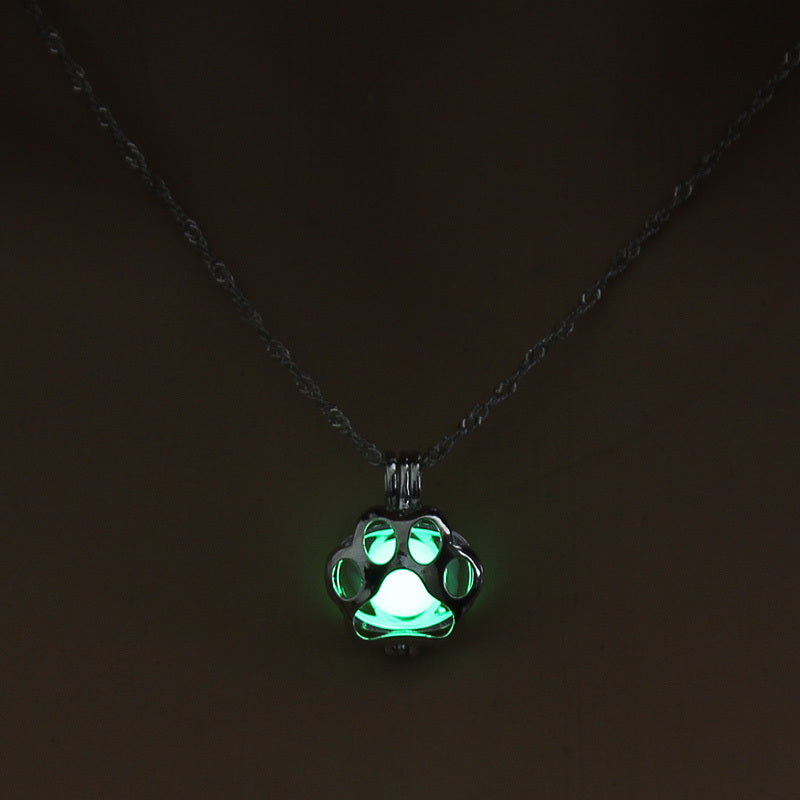 Collana con Zampa Luminescente – Pendente Animale con Effetto Luce Notturna