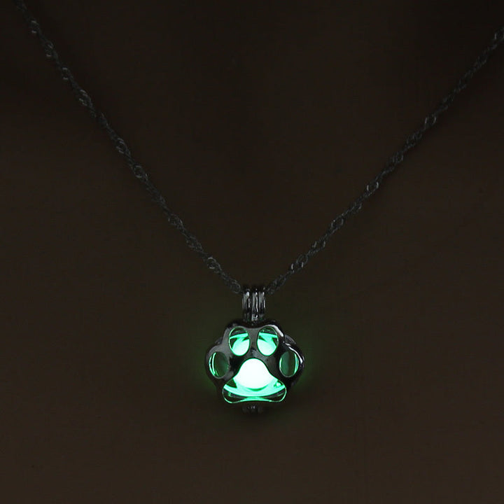 Collana con Zampa Luminescente – Pendente Animale con Effetto Luce Notturna