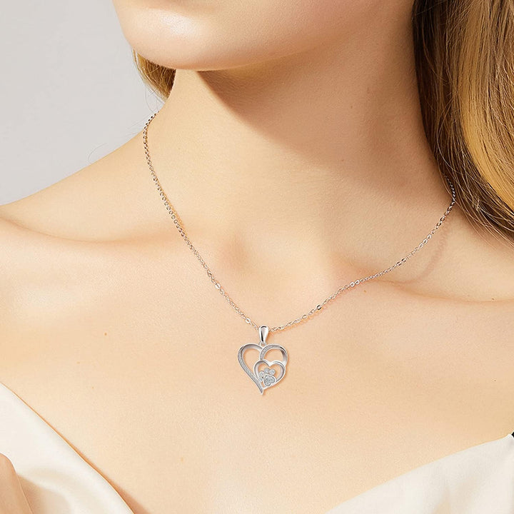 Collana con Pellicano per Donna – Ciondolo a Cuore in Argento Sterling con Stampa di Zampe e Zirconia